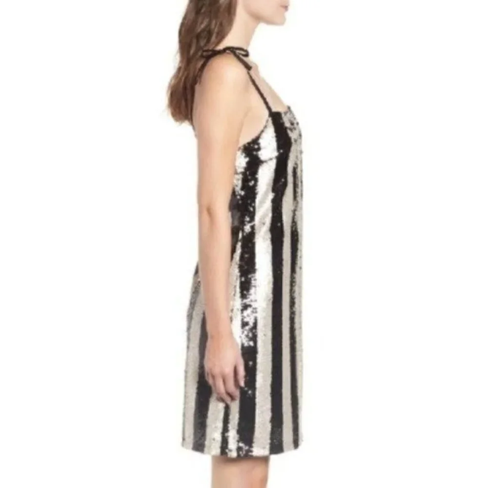Cupcakes and Cashmere Reverse Sequin Dress - Picture 4 of 12
